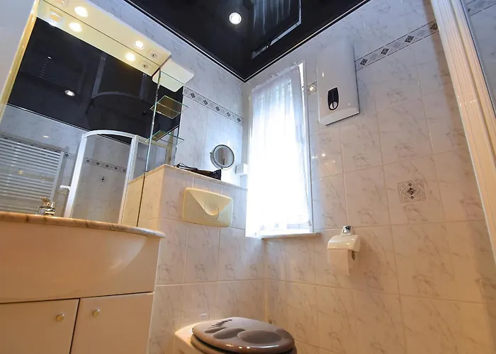 Modern Holiday Home in Deifeld with Private Garden Ferienhaus *